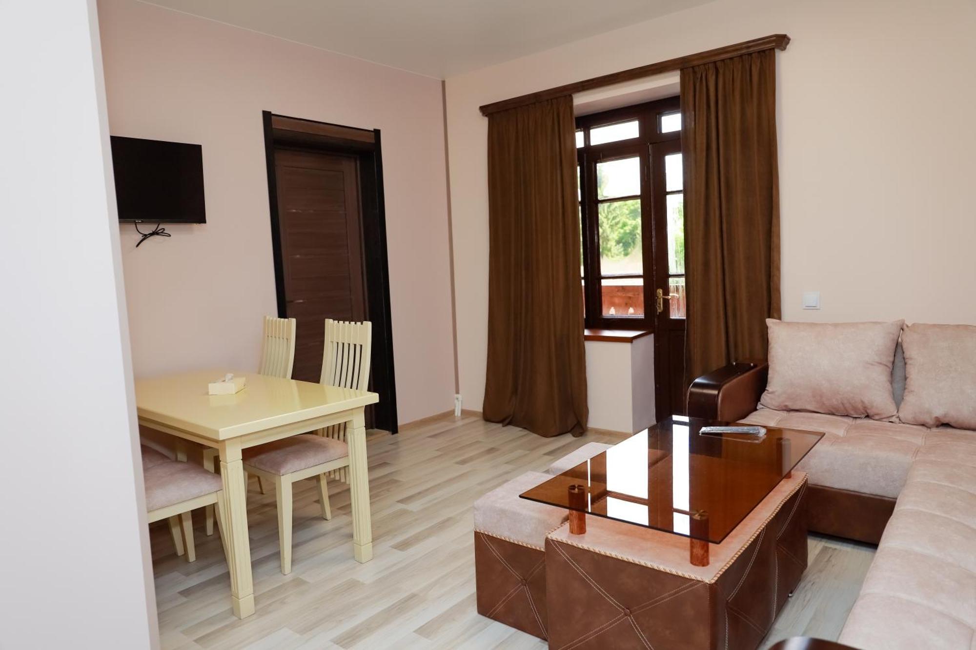 Hotel Dilijan Old Center מראה חיצוני תמונה