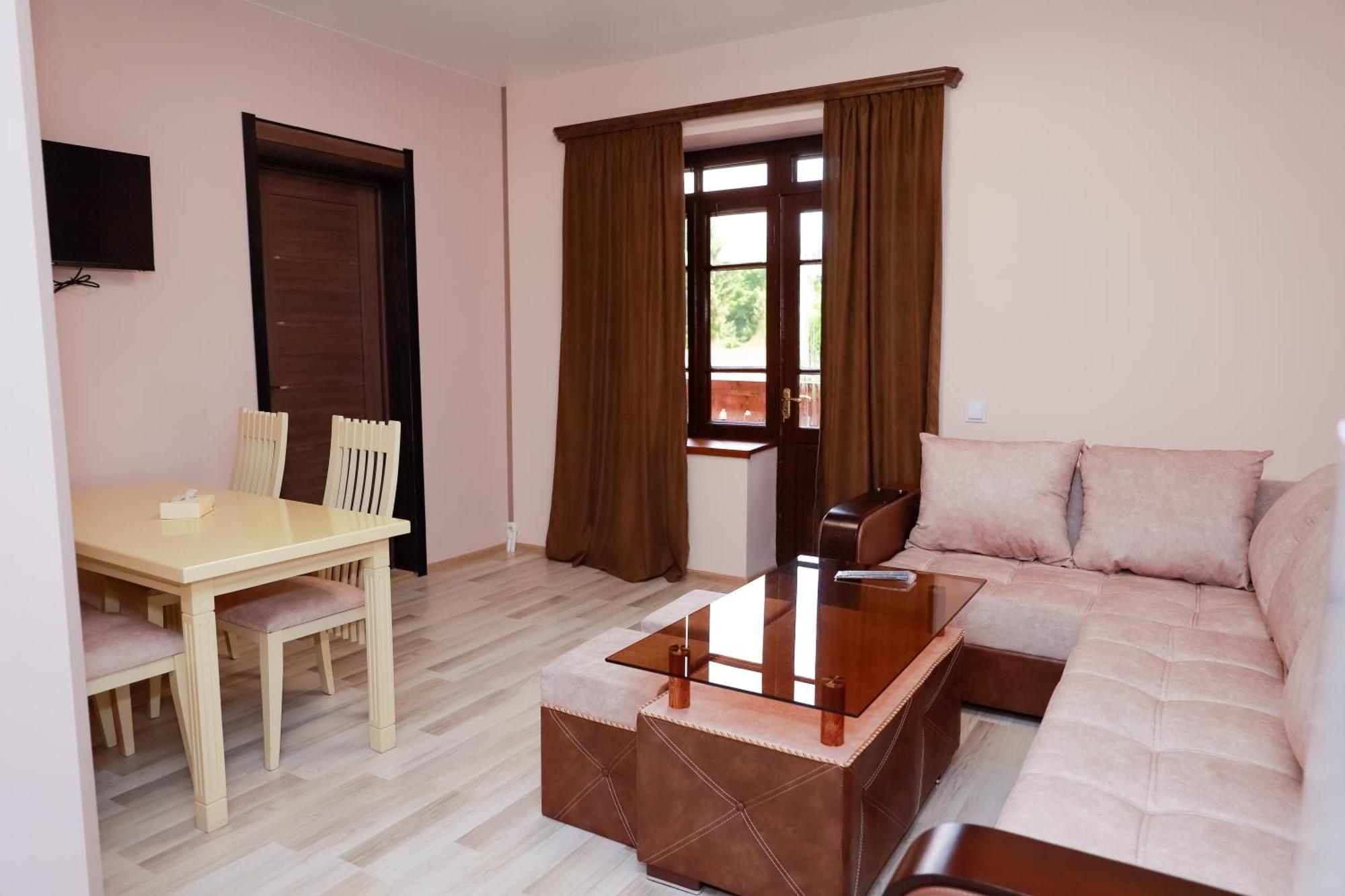 Hotel Dilijan Old Center מראה חיצוני תמונה